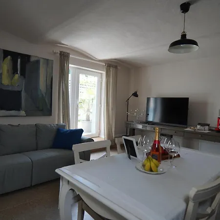 New G&p - Free Parking Apartment