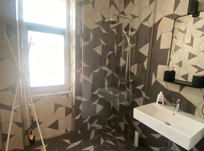 New G&p - Free Parking Apartment